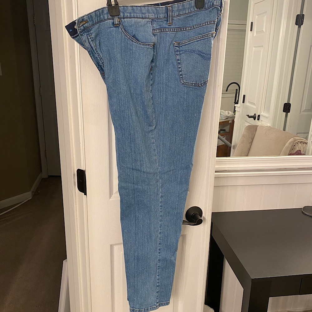 Denim & Co light jeans. BARELY worn. Size 20WP.